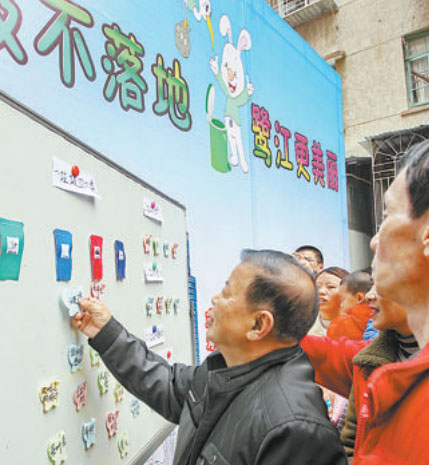 送上分類垃圾桶，傳遞文明與環(huán)保