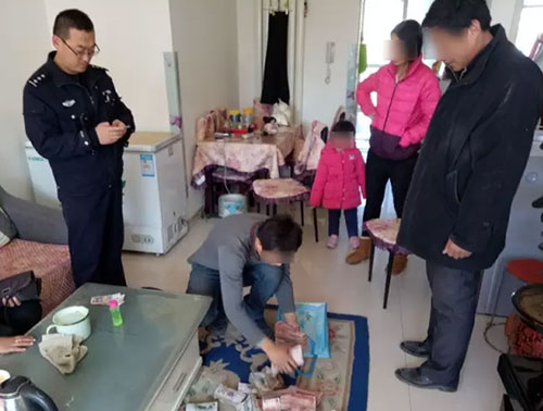 17萬當(dāng)垃圾丟掉：驚慌失措！全家上陣翻找垃圾桶