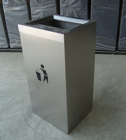您知道輕軌上面為什么沒(méi)有垃圾桶嗎？