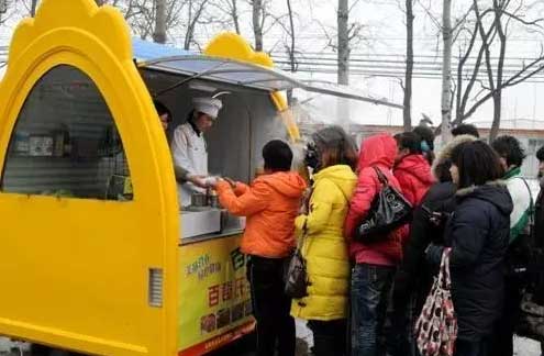 書報(bào)亭、早餐車，甚至垃圾桶都有二維碼“身份證”了。